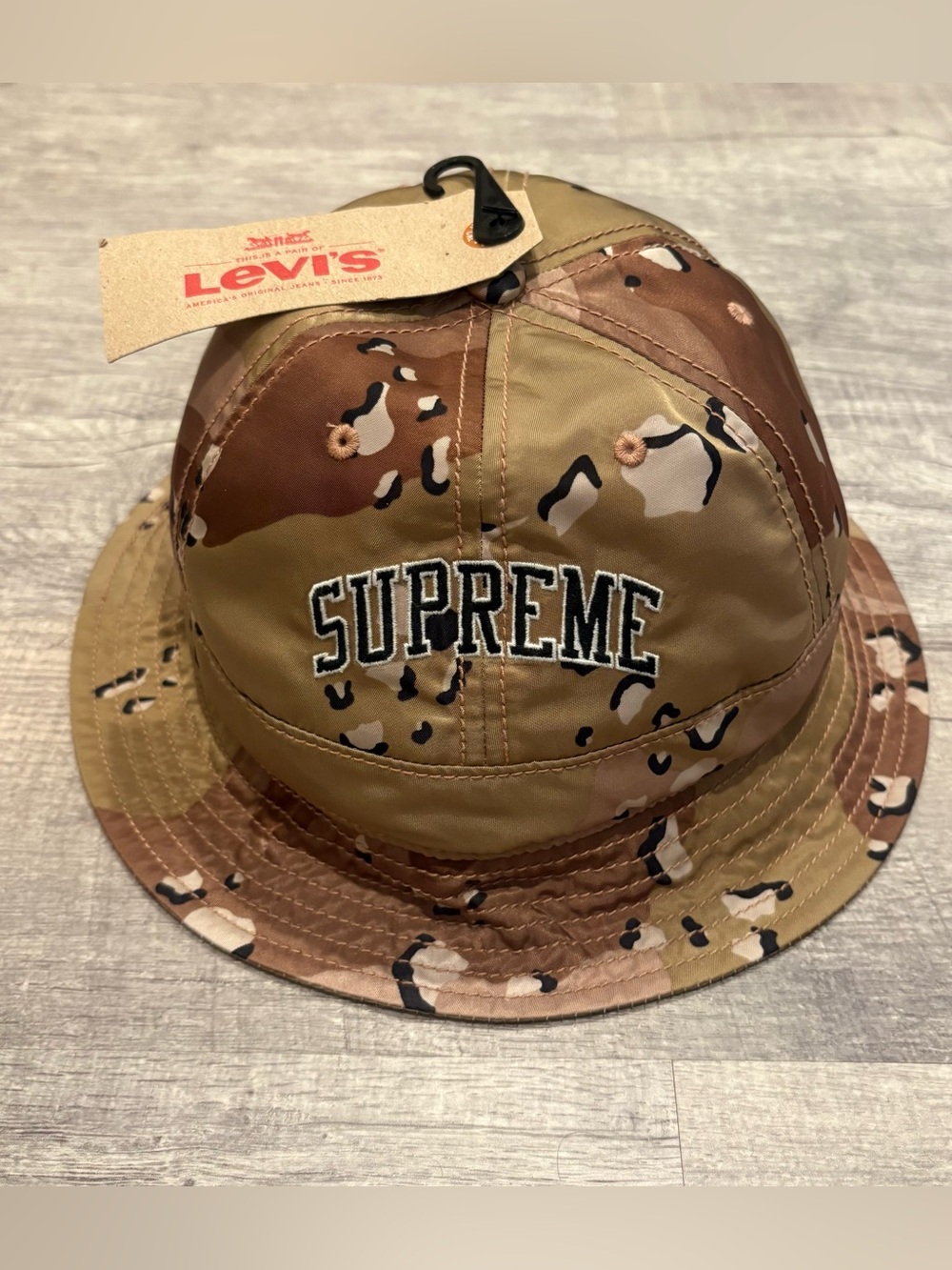 Supreme x Levi’s Desert Camo Bucket Hat M/L NWT
